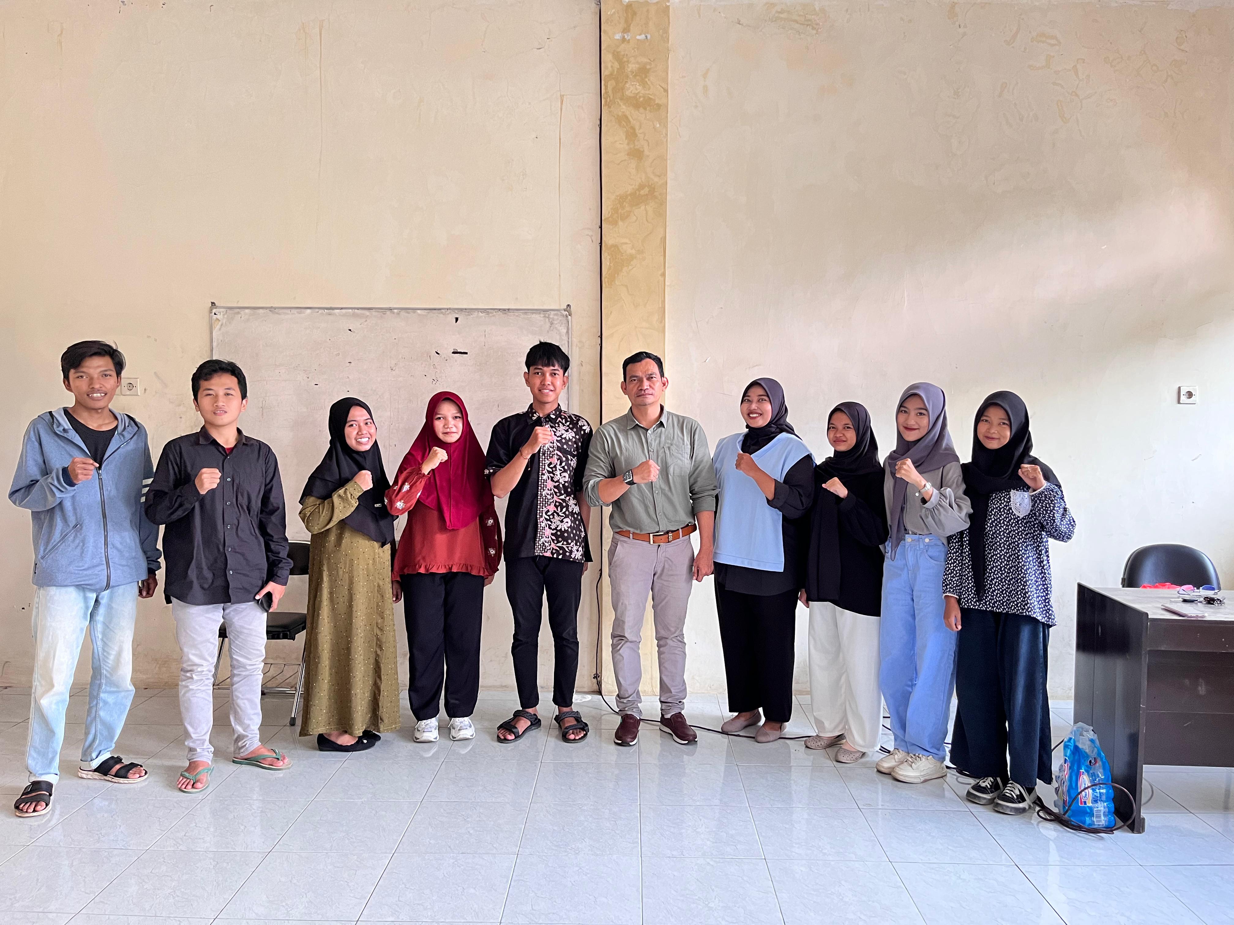 Optimalisasi team working pengelola web : Program Studii Tadris Matematika adakan pelatihan bagi anggota baru.